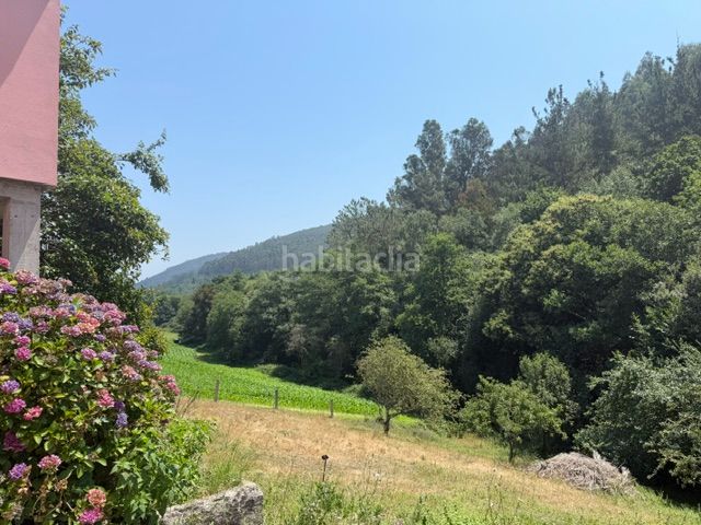 Foto a7cb299c-5034-48e5-80f1-0469958cb342. Masia amb xemeneia calefacció a Trabada