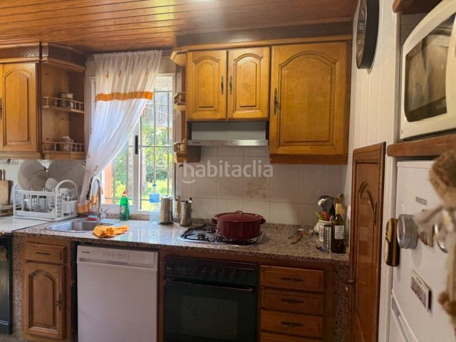 Foto b75c7105-e5ad-4663-8389-4572f7e93bed. Masia amb xemeneia calefacció a Trabada