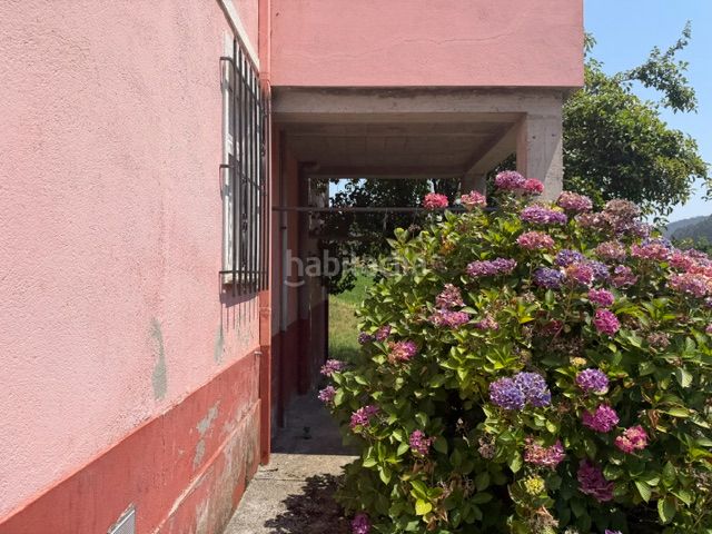 Foto d386484d-3a46-44b4-b532-be885d40ab2d. Masia amb xemeneia calefacció a Trabada