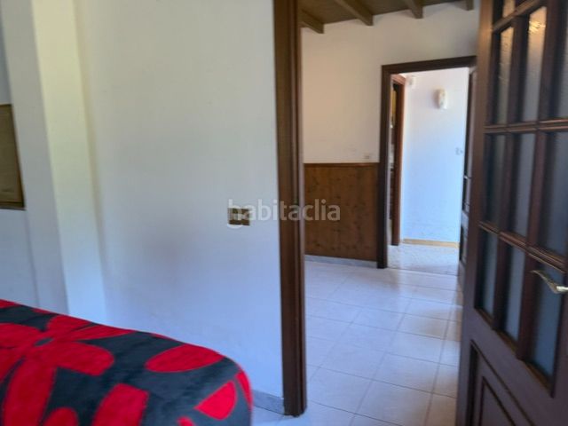 Foto d679261a-5e06-4479-a108-199e81808906. Masia amb xemeneia calefacció a Trabada