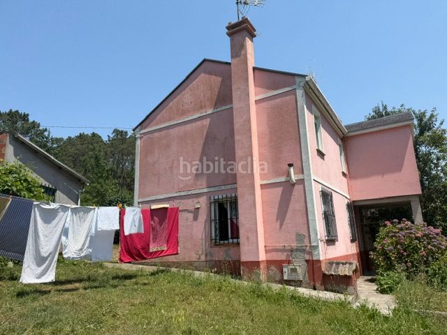 Foto dd94537a-2e11-4328-9713-2da6afb35650. Masia amb xemeneia calefacció a Trabada