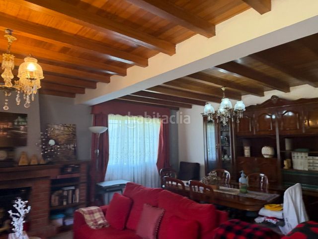 Foto e6f301ee-7028-4b78-8d31-eedc28948528. Masia amb xemeneia calefacció a Trabada