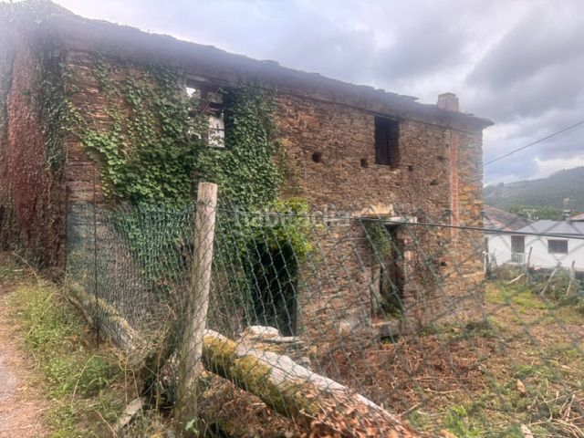 Foto 143e6af6-3a1a-4e1b-9e0f-22b4d837bb11. Masia a Trabada