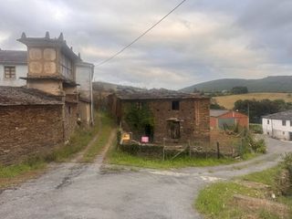 Mas  Lugar soenlle. Casa rural de piedra sin tejado