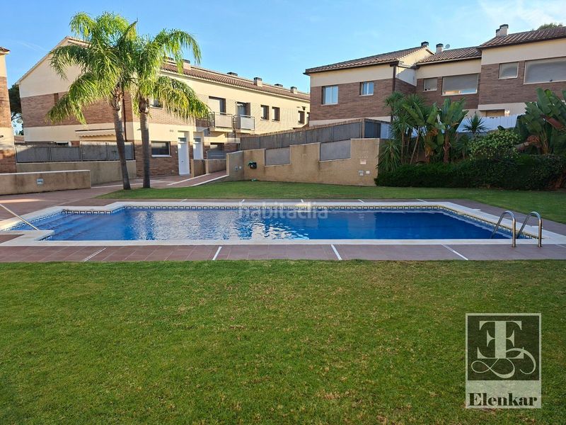 Foto 3f4abb4d-71c6-4fed-b78b-95045907f123. Casa adossada amb aparcament piscina a Bonavista Vendrell (El)