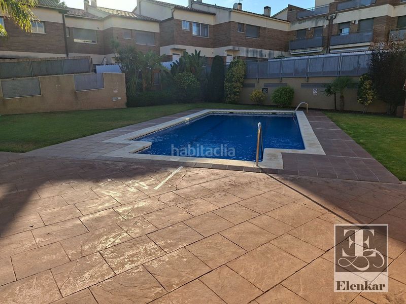 Foto a1a1c35c-9672-453d-ba0b-803e8a48795e. Casa adossada amb aparcament piscina a Bonavista Vendrell (El)