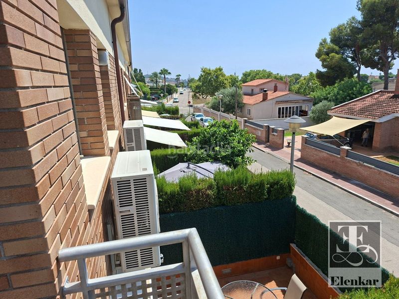 Foto edab41c4-0606-4788-b61c-581ee2fc33d5. Casa adossada amb aparcament piscina a Bonavista Vendrell (El)