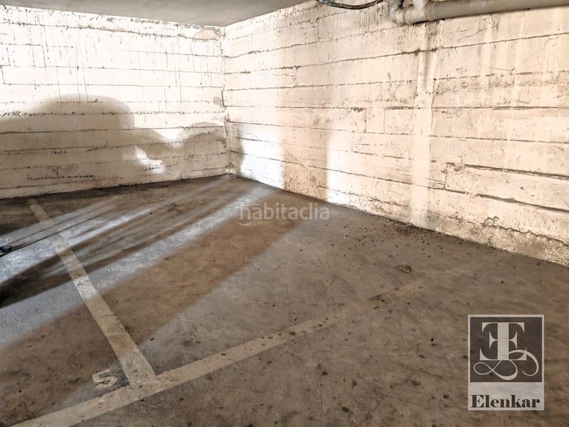 Foto 3133d0fb-7be6-4477-9701-cc572e0066c4. Aparcament cotxe a Calafell poble Calafell