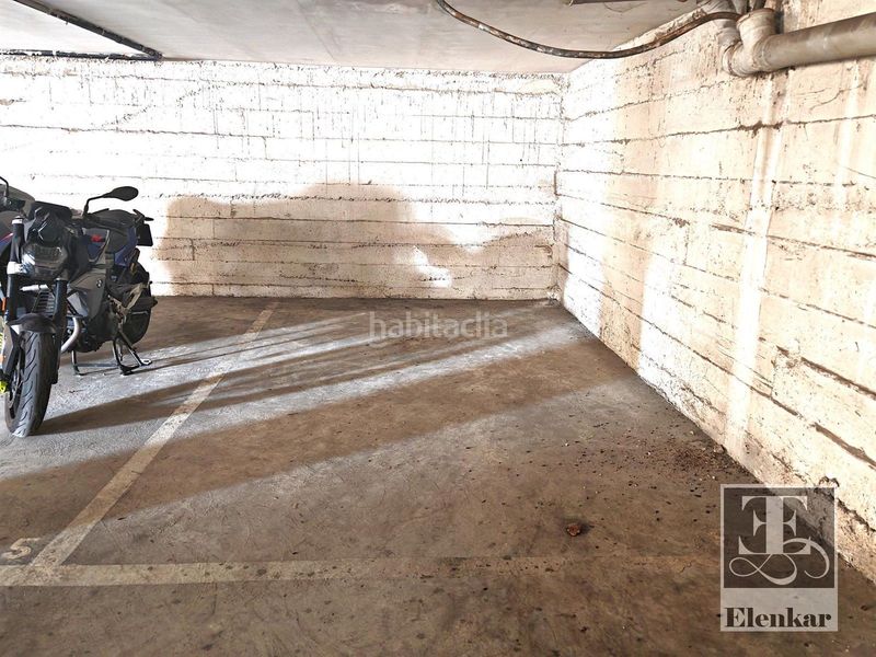 Foto 8cfb8f81-2481-4633-9c5e-8f6d3b885fd3. Aparcament cotxe a Calafell poble Calafell