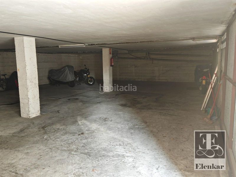 Foto dbbc4e59-5729-473c-8355-a48f290dce28. Aparcament cotxe a Calafell poble Calafell
