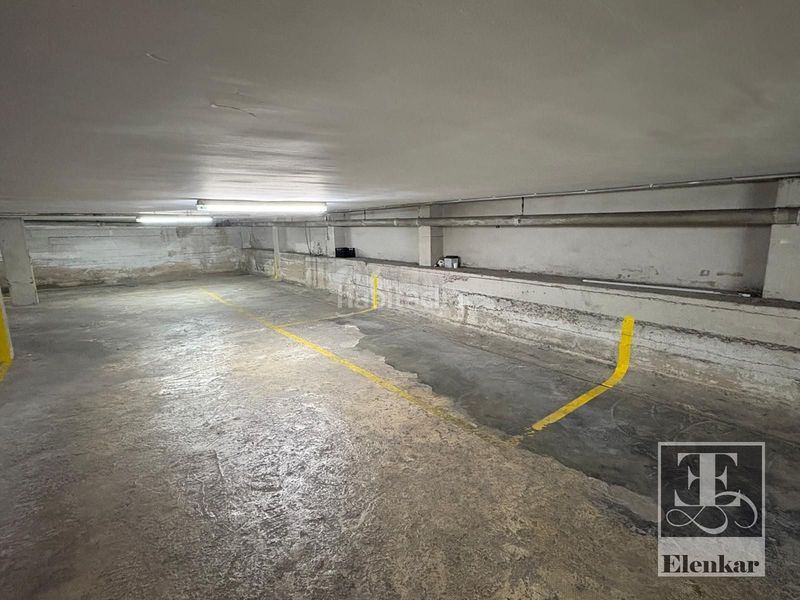 Foto e14aafda-1a00-40ac-813a-1ec216658cce. Aparcament cotxe a Calafell platja Calafell