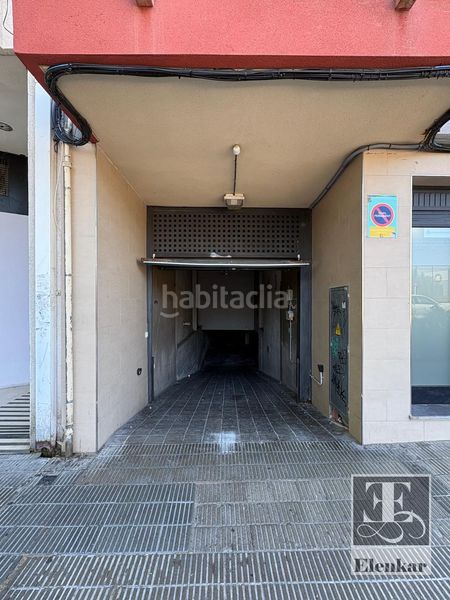 Foto f20642d9-df84-467c-a4be-d5e88e8d5569. Aparcament cotxe a Calafell platja Calafell