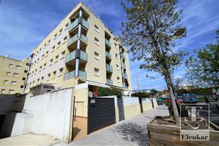 Pis  Rin. Bonito piso con piscina comunitaria
