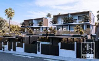 Casa adossada  Italia. Promocion en venta de casachalet pareada de obra nueva en segur