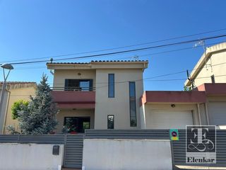 Casa adossada  Bruc. Casa unifamiliar