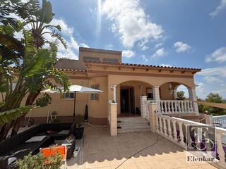 Xalet  Gessami. Espacioso chalet independiente en valldemar