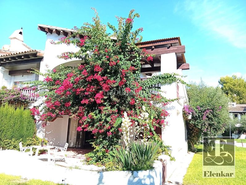 Foto 058c45eb-2894-484e-aeb3-32b3ce5f04a5. Casa adossada amb aparcament piscina a Alorda Park Calafell