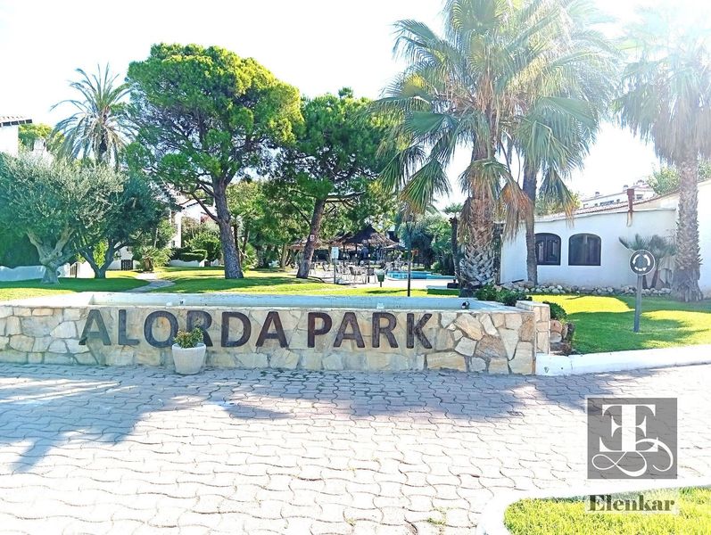Foto 0978b6fc-7f79-4592-b2b1-7d49cd5441e5. Casa adossada amb aparcament piscina a Alorda Park Calafell