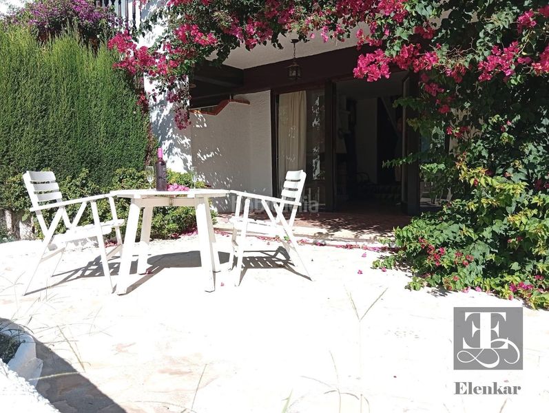 Foto 0e74cd9a-7df8-4bb5-a8e6-e4eb85e97a68. Casa adossada amb aparcament piscina a Alorda Park Calafell