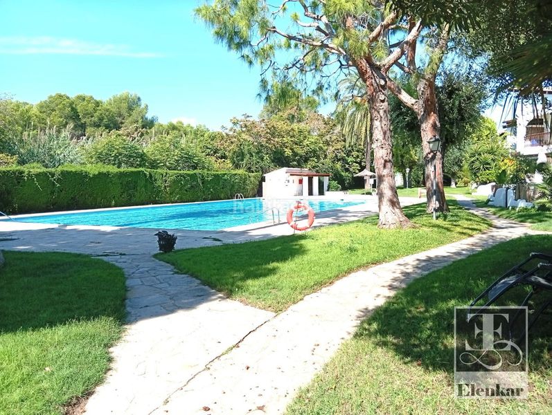 Foto 5865f4ba-6c5b-4bbe-9f5e-a565998cbec2. Casa adossada amb aparcament piscina a Alorda Park Calafell