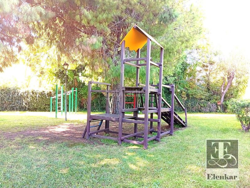 Foto 59d7b56f-490a-43f9-81aa-ee90ff9602e9. Casa adossada amb aparcament piscina a Alorda Park Calafell