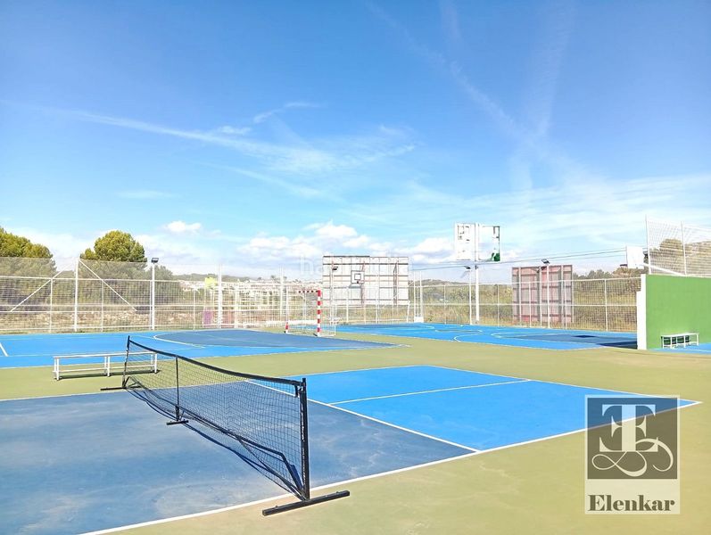 Foto 5d90d9c0-35b4-4dba-8081-a9f84ee1a27e. Casa adossada amb aparcament piscina a Alorda Park Calafell