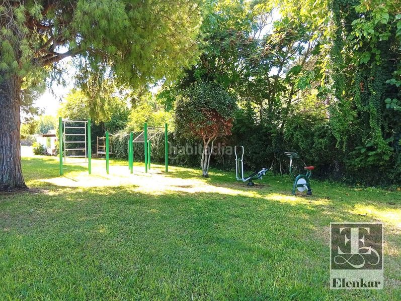 Foto 6fde49a0-352d-474f-a93d-b3dd2efdea4b. Casa adossada amb aparcament piscina a Alorda Park Calafell