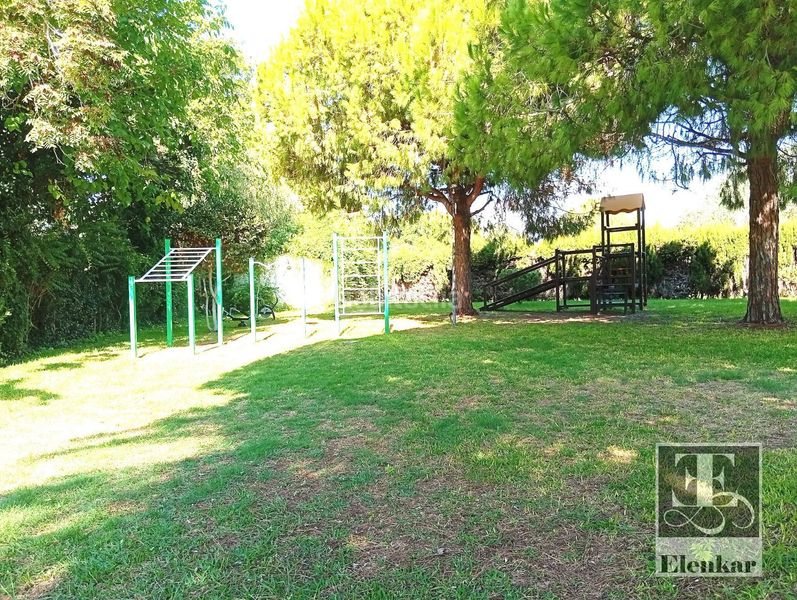 Foto 76903693-309b-49ad-a128-bb229b34d681. Casa adossada amb aparcament piscina a Alorda Park Calafell