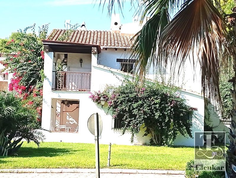 Foto de3055bc-0831-4752-975a-aee524ebe63f. Casa adossada amb aparcament piscina a Alorda Park Calafell