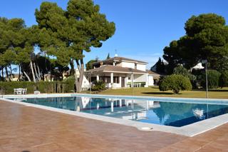 Xalet a Centre. Masia única