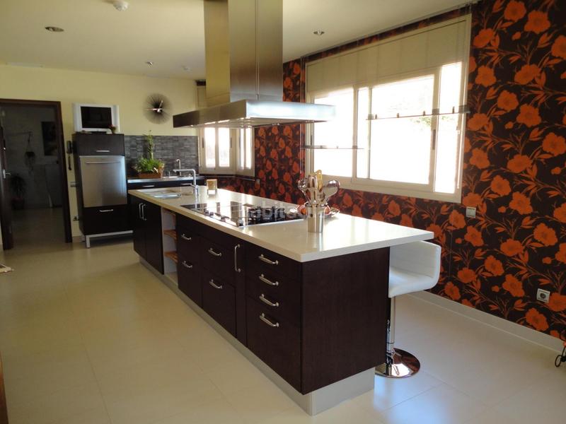 Foto b36151f5-1f3b-4d4a-8871-e822e013f07f. Chalet espectacular casa en Cunit residencial Cunit