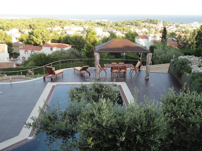 Foto c6b3cf42-8ba3-4fc6-bbea-3a378f2253e2. Chalet espectacular casa en Cunit residencial Cunit