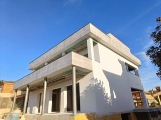 Xalet a Ciutat jardí Bonanova. Descubre el chalet de tus sueños en calafell, ubicado en la excl