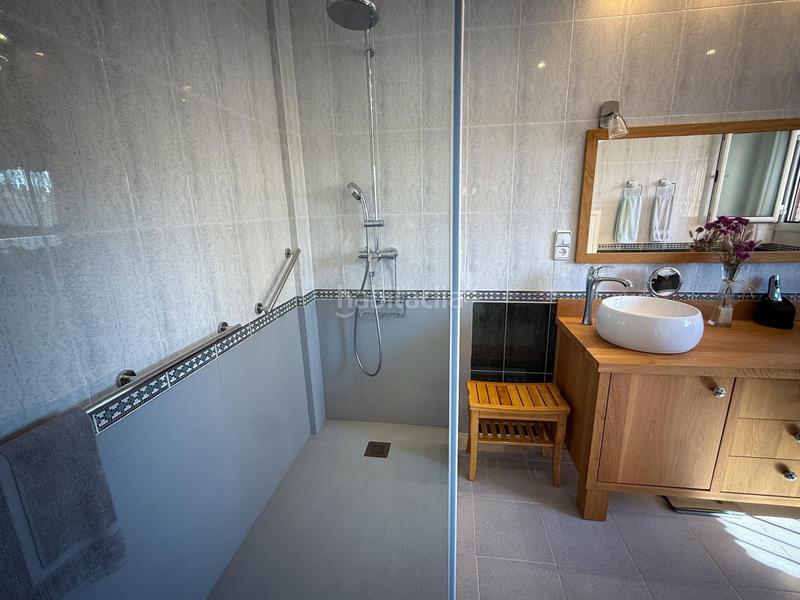 Foto 4069b7f5-9ec5-4bef-b09e-9a21146dd60c. Chalet dans calle sant pere 66 dans Calafell residencial Calafell