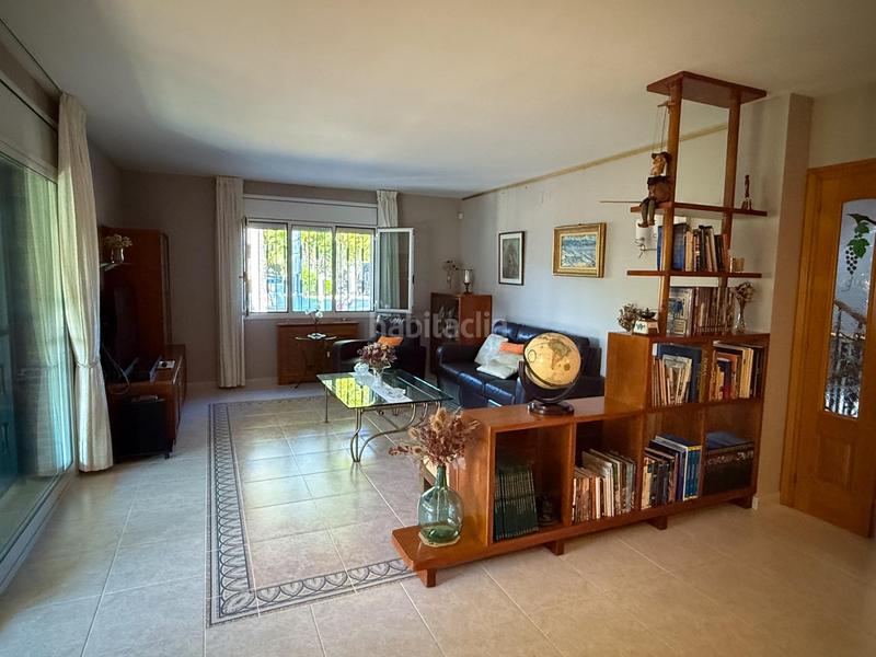 Foto 40979a01-559c-409b-bc0b-ac5c000e8911. Chalet dans calle sant pere 66 dans Calafell residencial Calafell