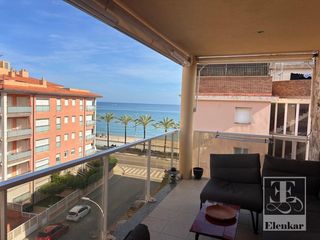 Penthouse  Carrer de josep pla. Ático con vistas al mar en calafell
