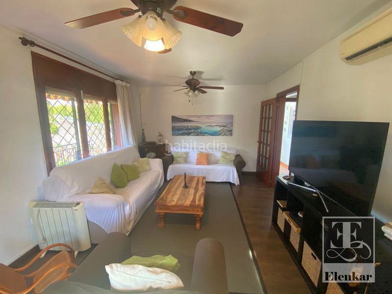 Foto 3cb6f705-76ff-4be5-8fc9-9ad8b642cf65. Chalet venta de chalet independiente de 5 habitaciones !!! en Cunit
