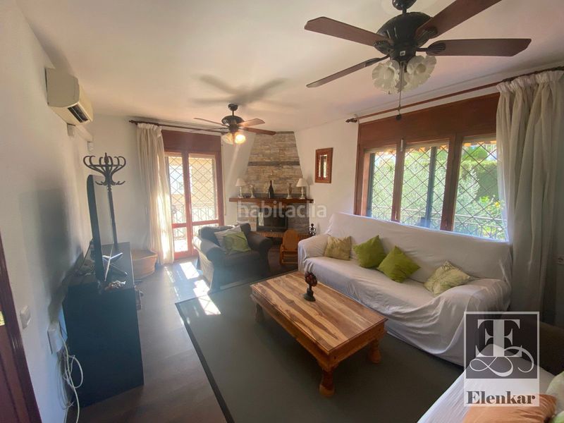 Foto b6a7dfdf-02da-4087-acd5-edee190dd0e7. Chalet venta de chalet independiente de 5 habitaciones !!! en Cunit
