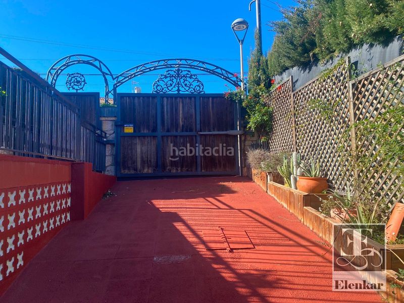 Foto ceec0ad2-543a-48fb-971e-55f71965ce0d. Chalet venta de chalet independiente de 5 habitaciones !!! en Cunit