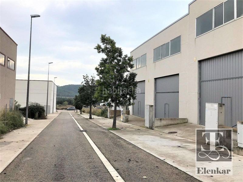 Foto 10609de9-aa23-4eff-afcb-aa2b35f9b18a. Nau industrial a Mas romeu Calafell
