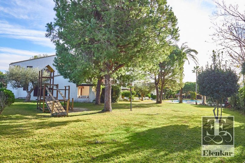 Foto 123c170a-6ace-424d-8b2f-d15b32d2c89b. Casa adossada amb calefacció aparcament piscina a Calafell