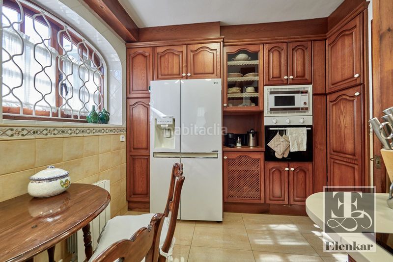 Foto 14110a40-f2a0-4e04-bc2c-30e543c5e656. Casa adossada amb calefacció aparcament piscina a Calafell