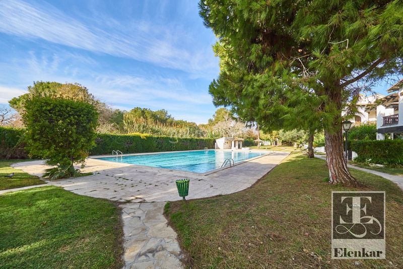 Foto 1c50b197-9312-4f21-bf2d-0e97e9946d31. Casa adossada amb calefacció aparcament piscina a Calafell