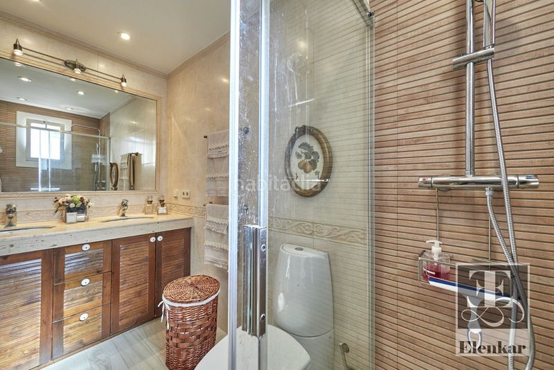 Foto 5e85bc73-7f5c-411e-a0d7-2c7ded23d98f. Casa adossada amb calefacció aparcament piscina a Calafell