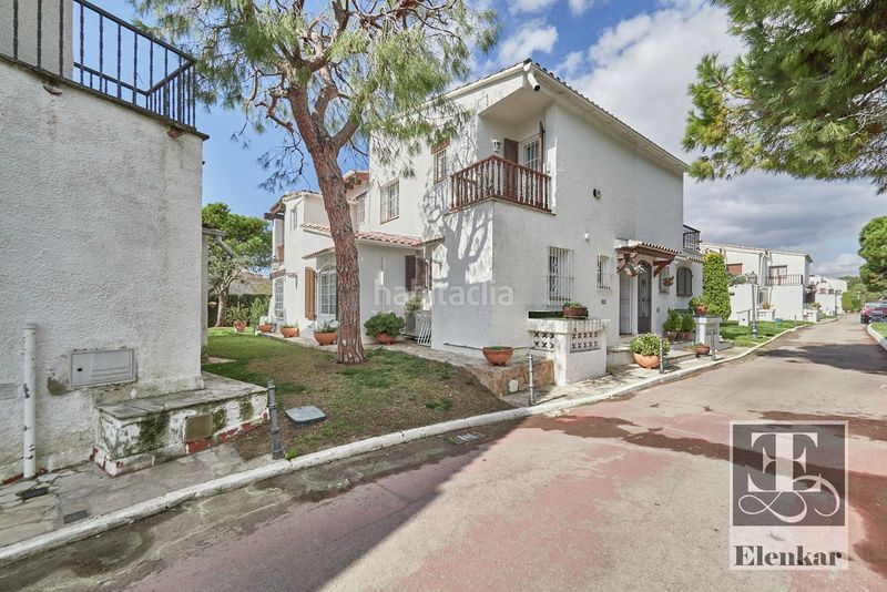 Foto 7fe198a3-9fa7-4c69-887c-11ff951c2597. Casa adossada amb calefacció aparcament piscina a Calafell