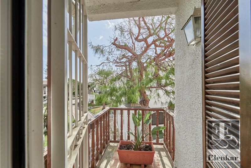 Foto 90ca406f-ddaf-4dcc-a004-61ae1c0a5938. Casa adossada amb calefacció aparcament piscina a Calafell