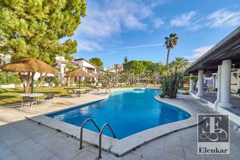 Foto b0ea0764-c3fe-4467-91e4-7314f5e711d1. Casa adossada amb calefacció aparcament piscina a Calafell