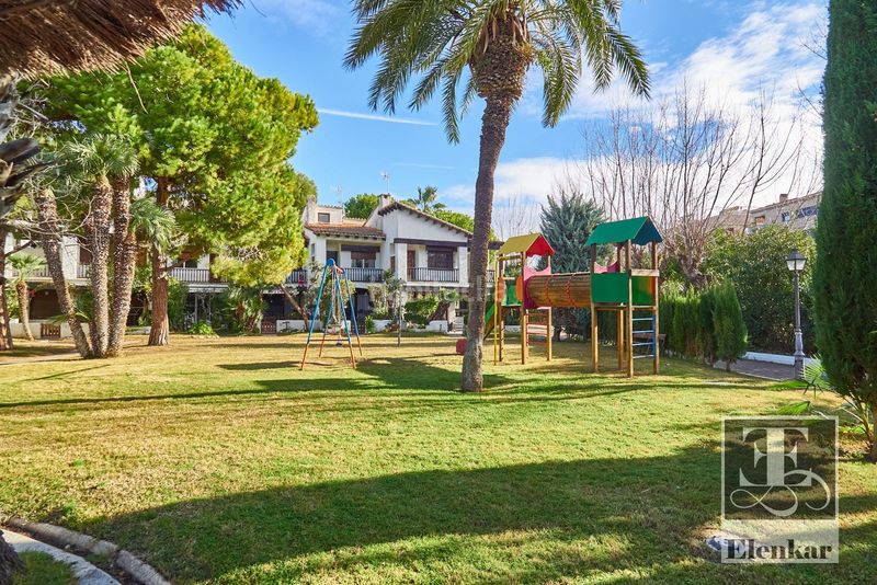 Foto c808e9ee-651a-4ee3-b734-710845213511. Casa adossada amb calefacció aparcament piscina a Calafell