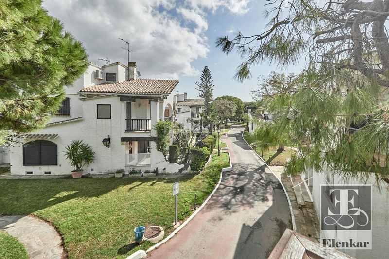 Foto e242a66c-4749-4a4c-9e0f-248141067b08. Casa adossada amb calefacció aparcament piscina a Calafell