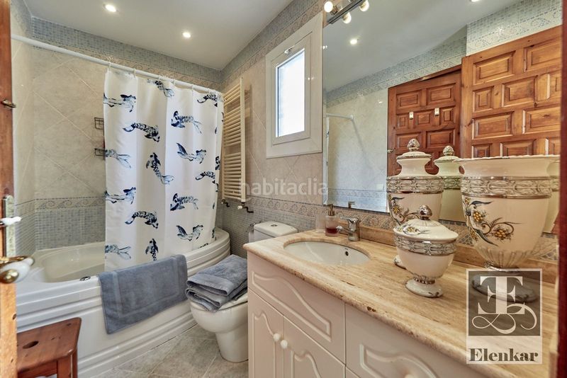 Foto e9fc0b5d-0b08-4e57-94c0-c52966bbf417. Casa adossada amb calefacció aparcament piscina a Calafell